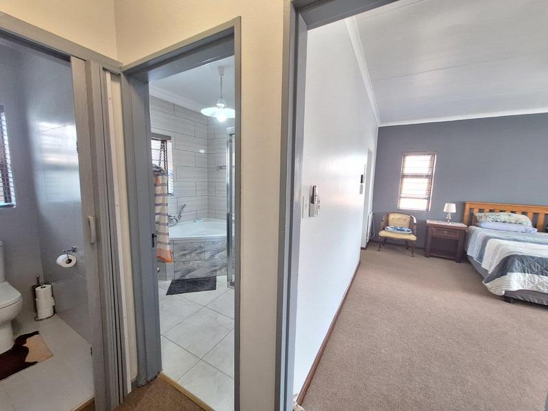 4 Bedroom Property for Sale in Fraaiuitsig Western Cape